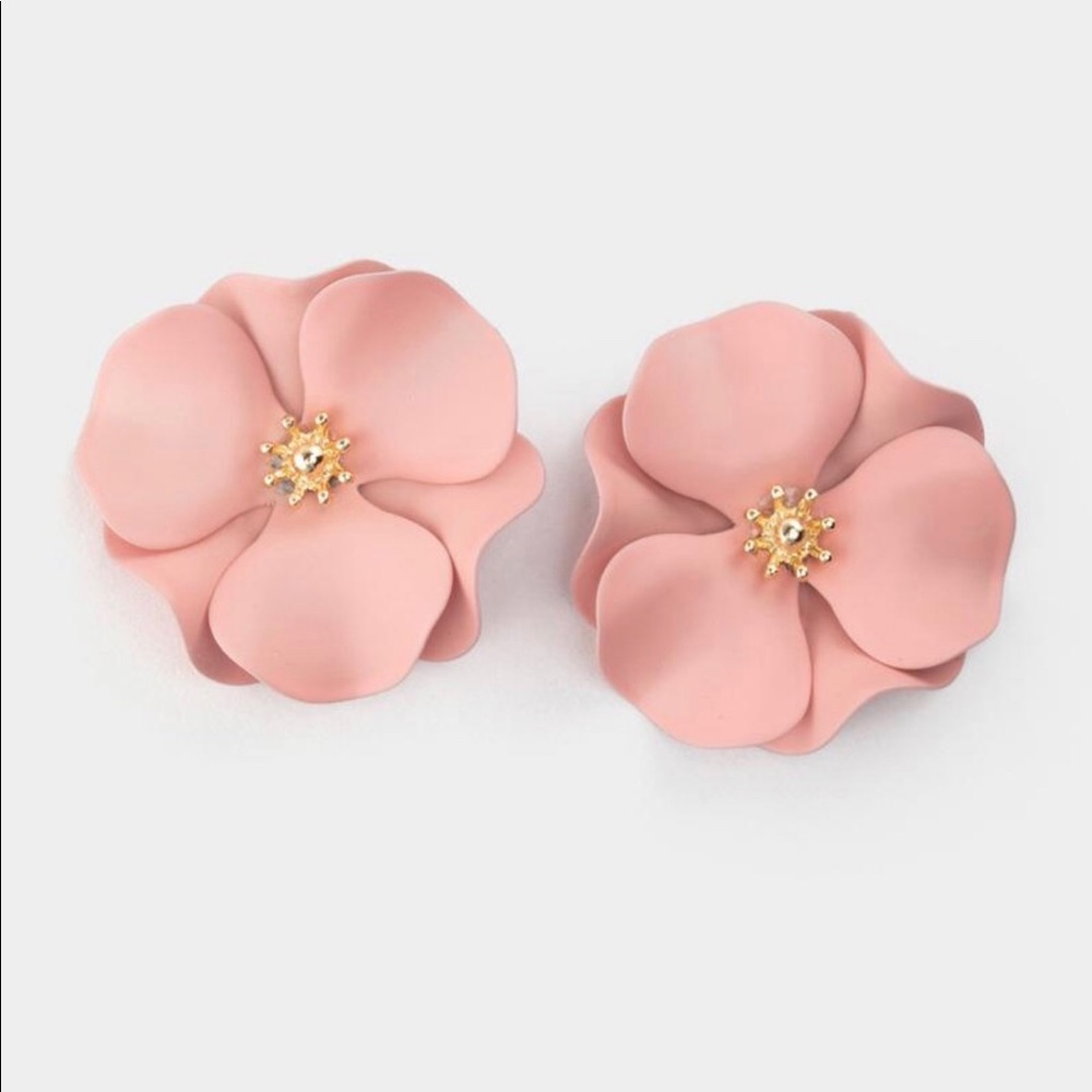 Francesca’s Rowan floral earrings - Picture 1 of 3